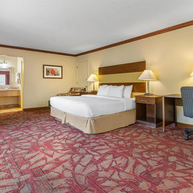 جناح جونيور بسرير كينج بإطلالة على المسبح للمدخنين، Best Western Pine Springs Inn 3/8