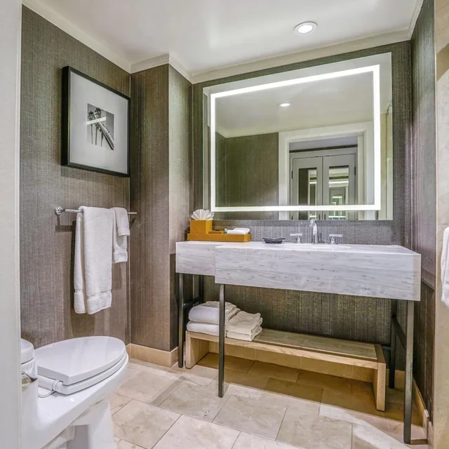 غرفة بسرير مزدوج بإطلالة على المسبح، Hotel Amarano Burbank 5/6