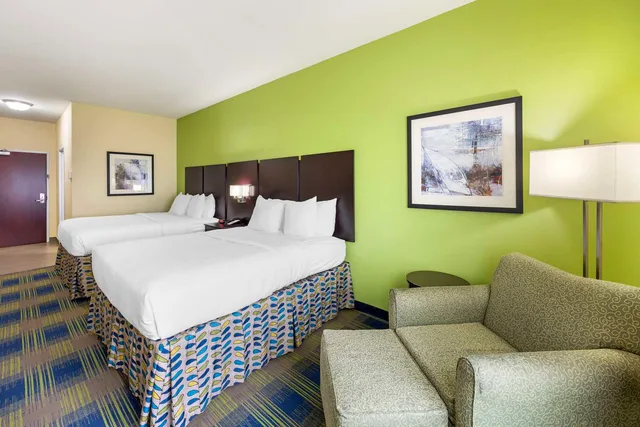 Room, 2 Queen Beds, Best Western Plus Pratt 2/3