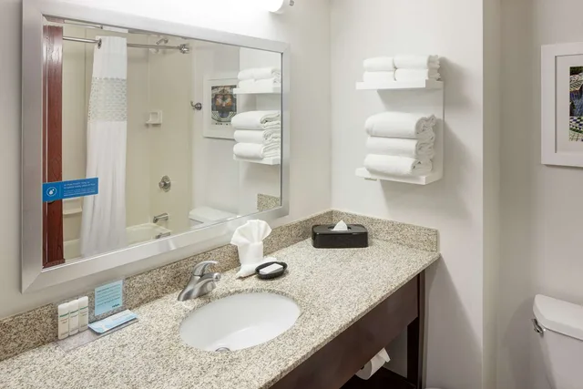 غرفة بسرير كينج، Hampton Inn St. Louis-Downtown (At the Gateway Arch) 2/2