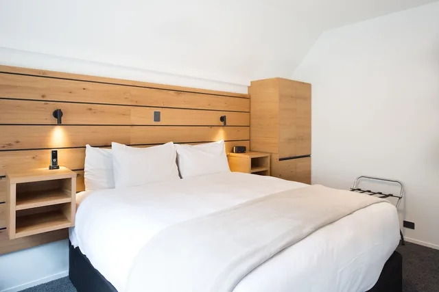 Studio, King Bed, Garden Area، Lomond Lodge 3/5