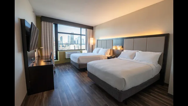 Standard, 2 Queen Beds, City Skyline View, Balcony, Holiday Inn Express Long Island City E New York, an IHG Hotel 2/5