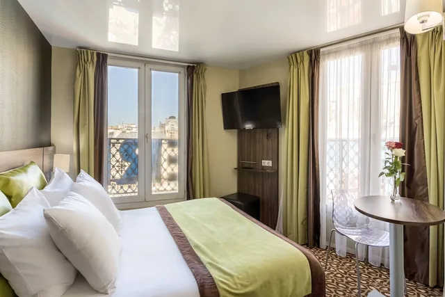 Room, Double Bed, Berkeley Paris 3/10