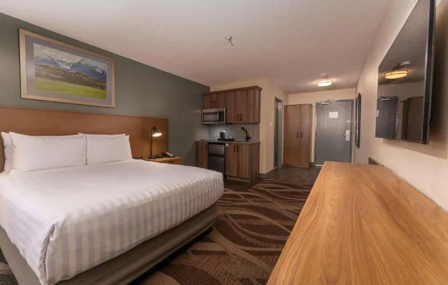 Space, King Bed, Kitchenette, Prestige Hudson Bay Lodge & Conference Centre, WorldHotels 1/5
