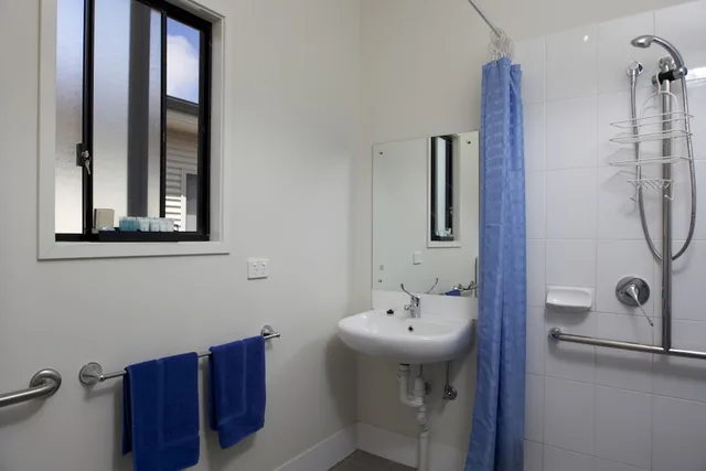 كابينة بسريرين كينج بغرفتي نوم لذوي الإعاقة، Sundowner Cabin And Tourist Park 5/6