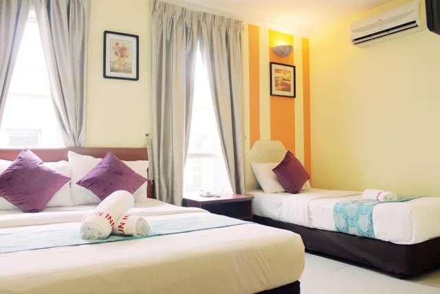 غرفة عائلية بسرير كوين وسرير فردي، Sun Inns Hotel Ayer Keroh 1/2