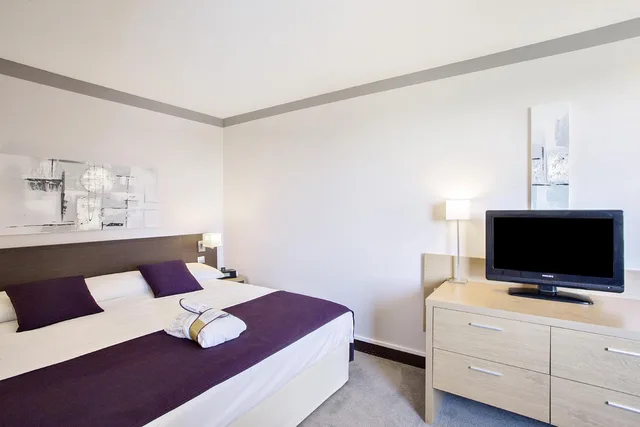 جناح جونيور بسرير مزدوج مع أريكة، Mercure Toulouse Aeroport Golf De Seilh 2/4
