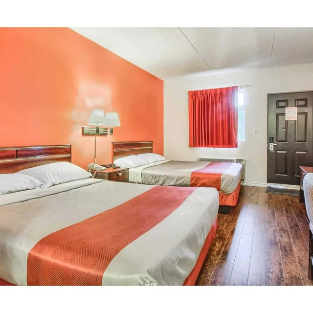 غرفة بسريرين كوين، Motel6 Windsor ON 1/7