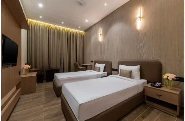 Hotel Kingsway، رايبور 20/40