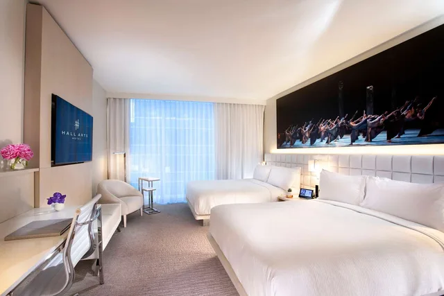 Supreme, 2 Queen Beds، HALL Arts Hotel, Dallas, Autograph Collection 1/2
