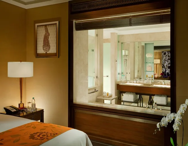 Grand, Palace, King Bed, Pool View، The Leela Palace Chennai 5/5
