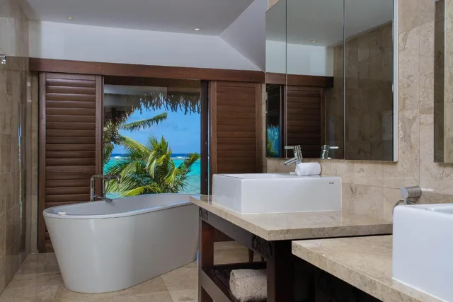 3 Bedrooms, Presidential, Villa, Beach Front, Te Manava Luxury Villas Spa 4/5