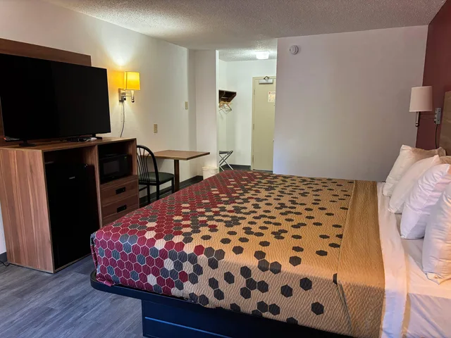 غرفة بسرير كينج لذوي الإعاقة، Econo Lodge Yazoo City 1/5