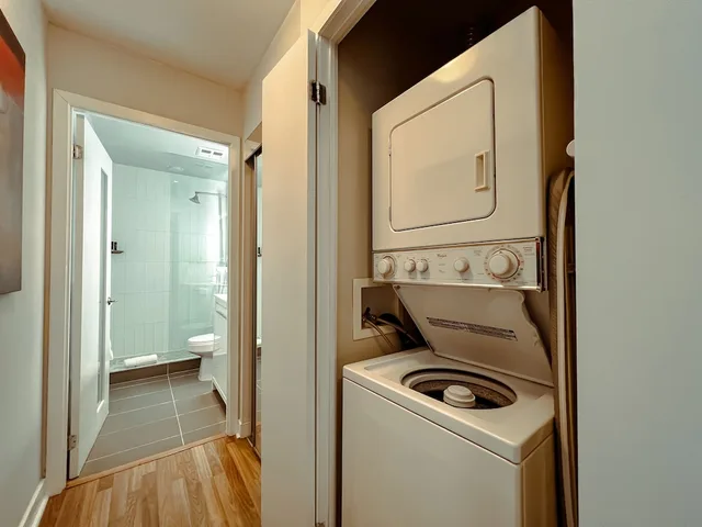 Junior Suite, Queen Bed, Tower View, Corner، Cosmopolitan 2/2