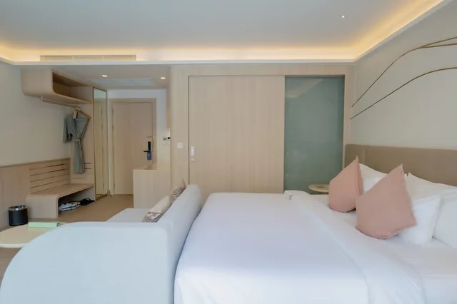Deluxe, King Bed, Pool Access، Wyndham Garden Naithon Phuket 1/4