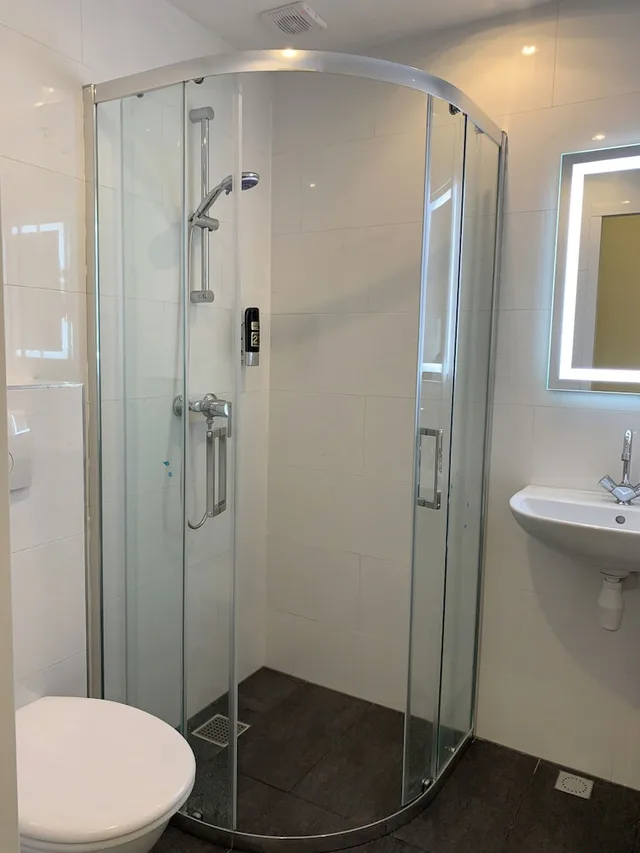 غرفة أساسية رباعية بأربعة أسرّة بحمام خاص، Orange Tulip Hotel 5/5