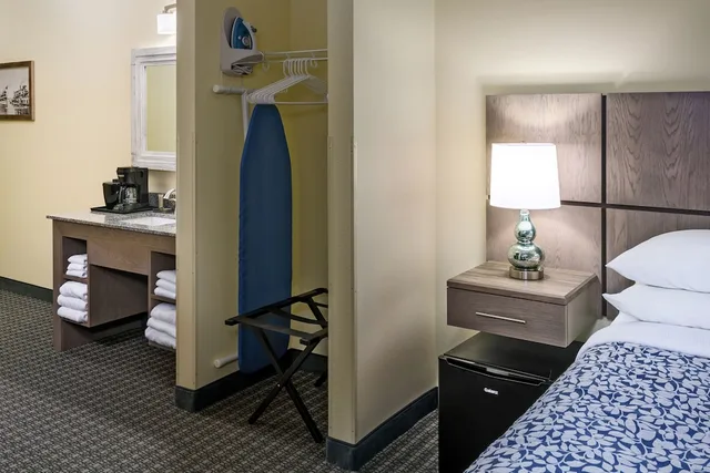 غرفة بسرير كينج وسرير كوين بغرفتي نوم، Bridges Bay Resort 6/6