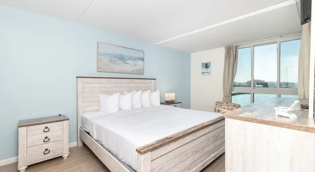 2 Bedrooms, Condo, Premium, 1 King and 1 Single Beds, Bay View, Sofa, Balcony, Bay Club Resort 2/6