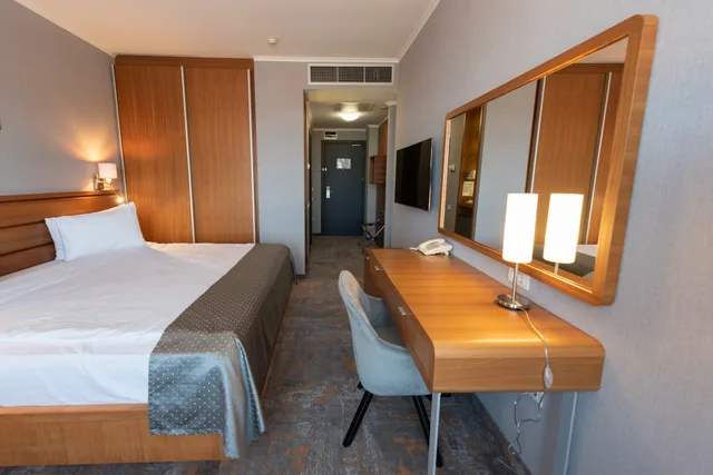 Deluxe, Double Bed, Wyndham Cluj 3/5