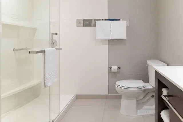 جناح بسريرين كوين مع أريكة بحوض استحمام، Residence Inn Fairfield Napa 2/3