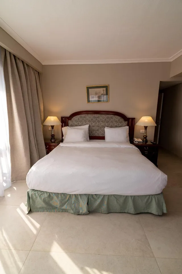 Deluxe Regent Suite City View، Cairo World Trade Center Hotel and Residences 1/6