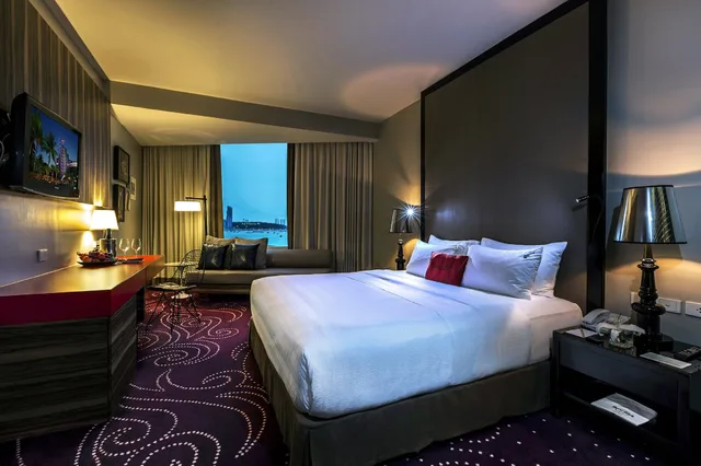 Royal, Rock, King Bed, Sea View, Hard Rock Hotel Pattaya 7/10