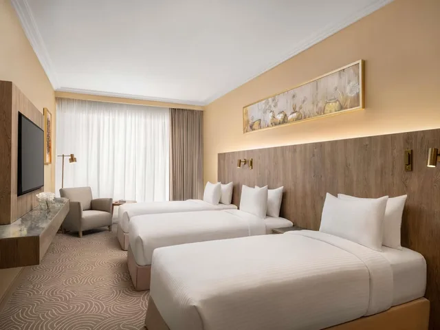غرفة سوبيريور بأربعة أسرّة بإطلالة على المدينة، موڤنبيك برج هاجر مكة(Movenpick Hotel & Residence Hajar Tower Makkah) 2/8