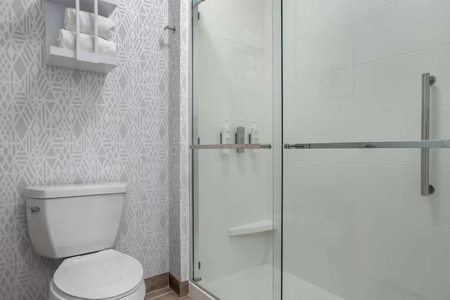 جناح بسرير كينج بغرفة نوم واحدة مع أريكة، Hampton Inn and Suites Muncie 3/3
