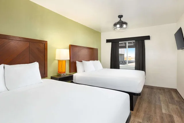جناح استوديو بسريرين كوين، Baymont by Wyndham Fort Bragg 1/8