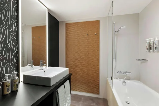 غرفة رباعية بسريرين مزدوجين، RENAISSANCE ZURICH TOWER HOTEL 3/3