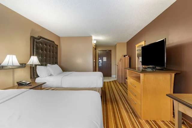 غرفة قياسية بسريرين كوين بحوض استحمام، Best Western Marquis Inn and Suites 2/3