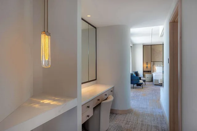 Ambassador, Club, Suite, King Bed، Signia by Hilton Amman 8/8