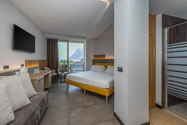 Deluxe, Queen Bed, Lake View, Hotel Garda 4/10