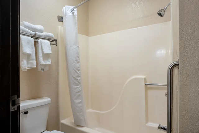 غرفة قياسية بسرير كينج، Quality Inn Galesburg near US Highway 34 and I-74 5/5