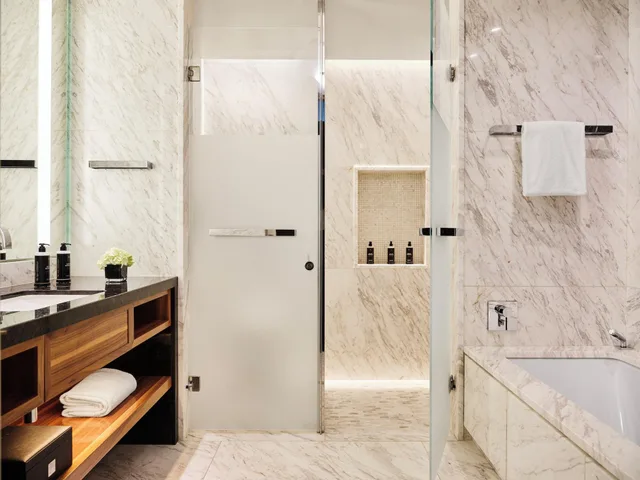 غرفة ديلوكس بشرفة، Four Seasons Hotel Madrid 4/5