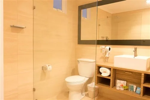 غرفة بسرير كينج بإطلالة على البحر، Playa Blanca Beach Resort - All Inclusive 1/2