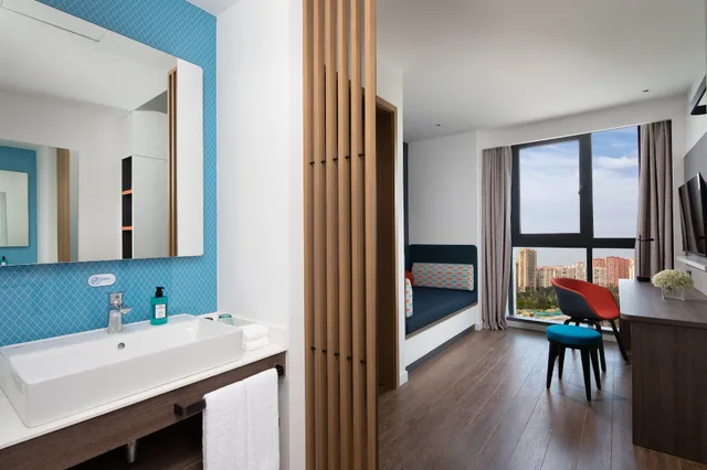 1 Bedroom, Suite, King Bed, Holiday Inn Express Chengdu Longquanyi North 2/3