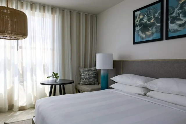 غرفة بسرير كينج بإطلالة على المسبح، Palmetto Marriott Resort & Spa 4/6