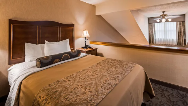 Loft, Suite, Queen Bed, Sofa, Jetted Tub, Kitchenette، The Inn at Lewisburg, BW Signature Collection 1/3