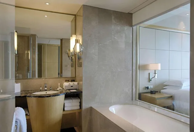 Presidential, Premier, Suite, King Bed, Sea View, Doubletree By Hilton Hotel Xiamen - Wuyuan Bay 2/2