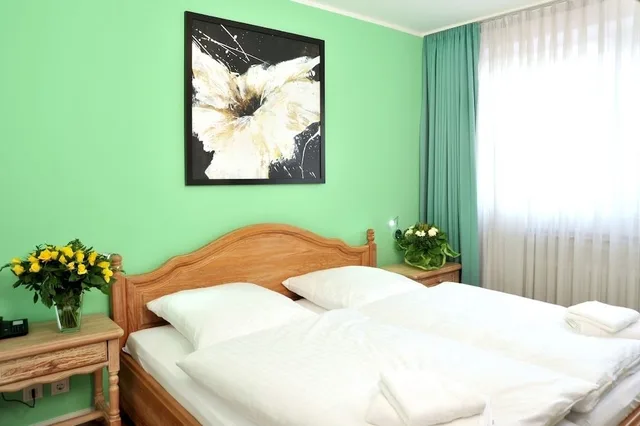 غرفة بسرير كوين، Stadthotel Langenfeld 6/10
