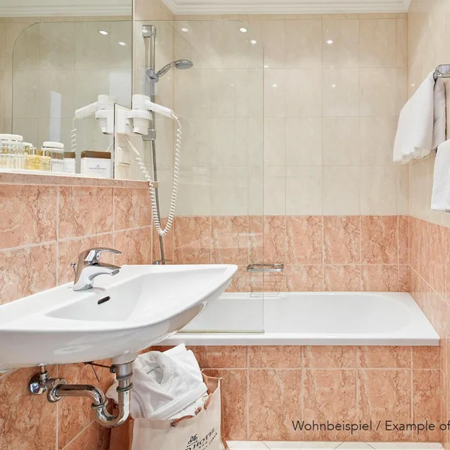 Comfort, Double Bed, Lateral Side Lake View, Balcony، Grand Hotel Zell Am See 3/3