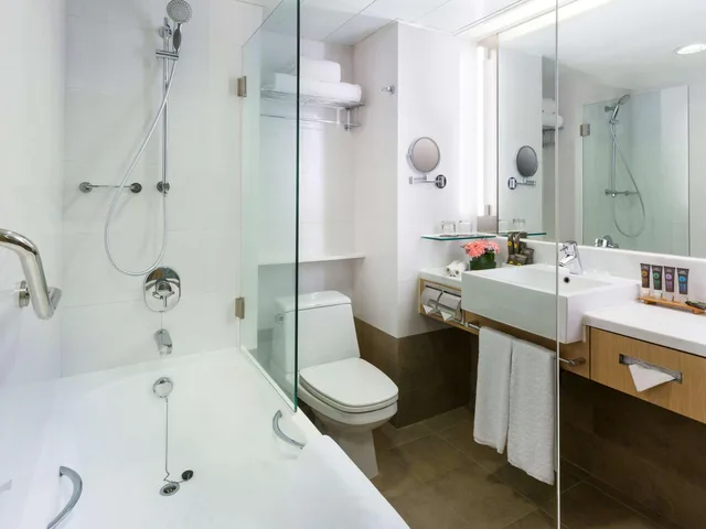 جناح بريميير جونيور بسرير كوين، Novotel Century Hong Kong 7/7