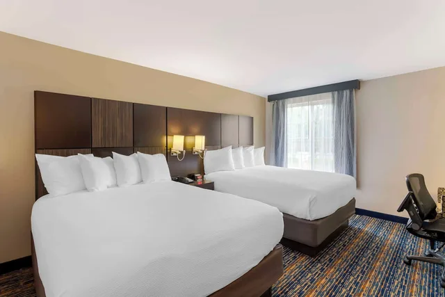 غرفة قياسية بسريرين كوين، Best Western Plus Fairfield Hotel 2/4