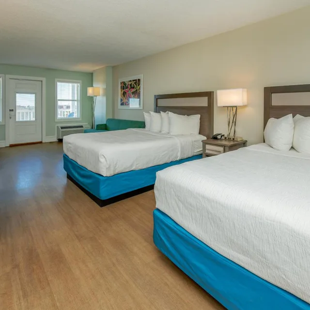 Efficiency, King Bed, Ocean View, Balcony، Commander Hotel 3/3