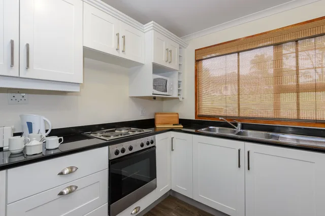 Three Bedroom Log Cabin, Hazyview Cabanas 3/3