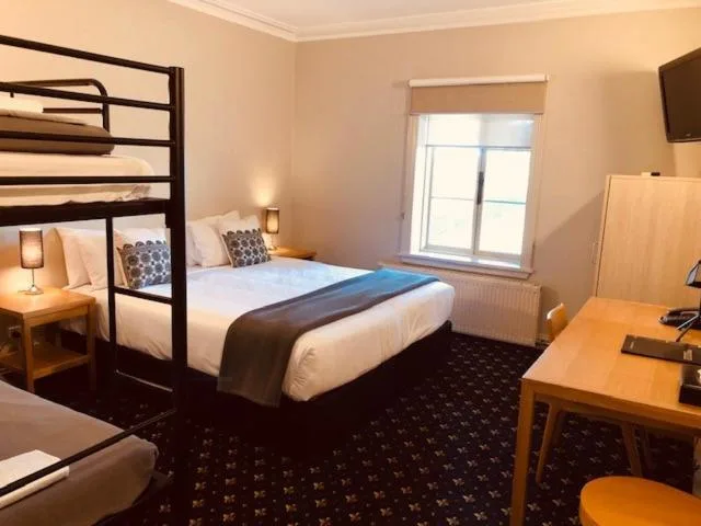 جناح جونيور عائلي، Sovereign Hill Hotel 8/10