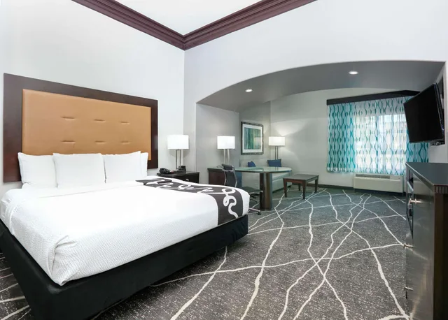 غرفة بسرير كينج لذوي الإعاقة، La Quinta Inn Suites Little Rock Bryant 1/8