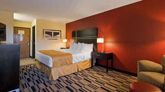 غرفة بسرير كينج، Best Western Shippensburg Hotel 2/6