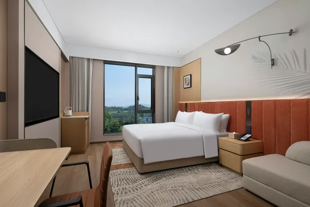 غرفة بسرير كينج، Hilton Garden Inn Zhangjiajie Tianmen Mountain 1/1